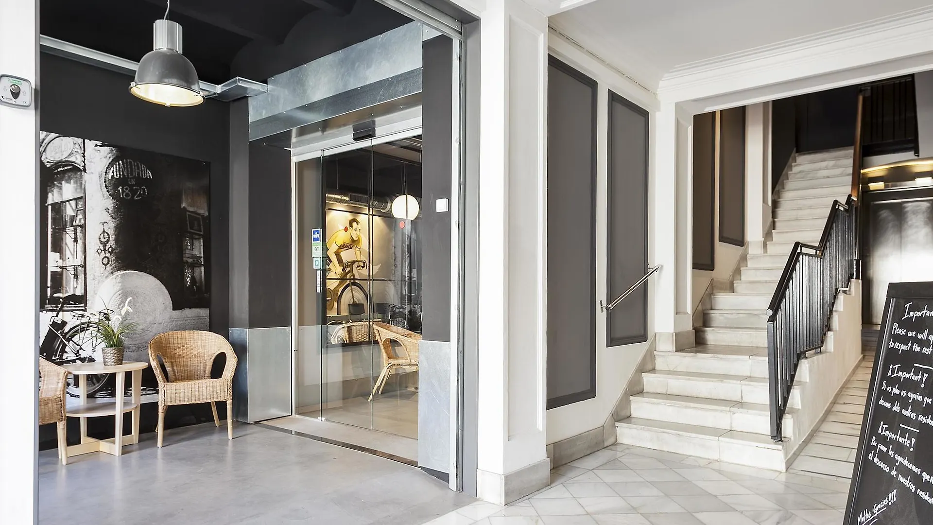 Dingdong Fira Apartments Barcelona 3*,  Spain