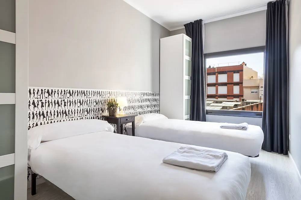Dingdong Fira Apartments Barcelona 3*,