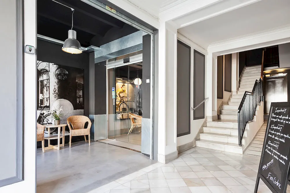 Dingdong Fira Apartments Barcelona 3*,  Spain