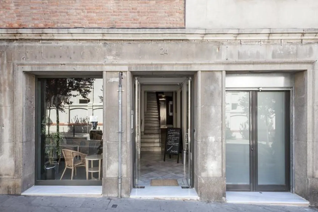 Dingdong Fira Apartments Barcelona Spain