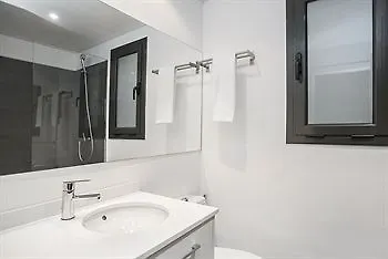 Dingdong Fira Apartments Barcelona 3*,  Spain
