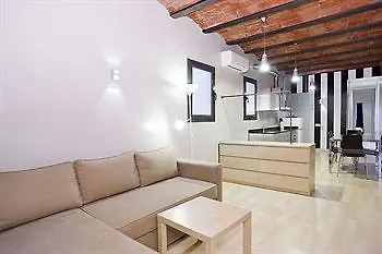 Dingdong Fira Apartments Barcelona 3*,